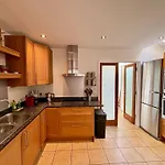 Stylish 3-Bedroom Detached Home In Cambridge