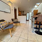 Stylish 3-Bedroom Detached Home In Cambridge